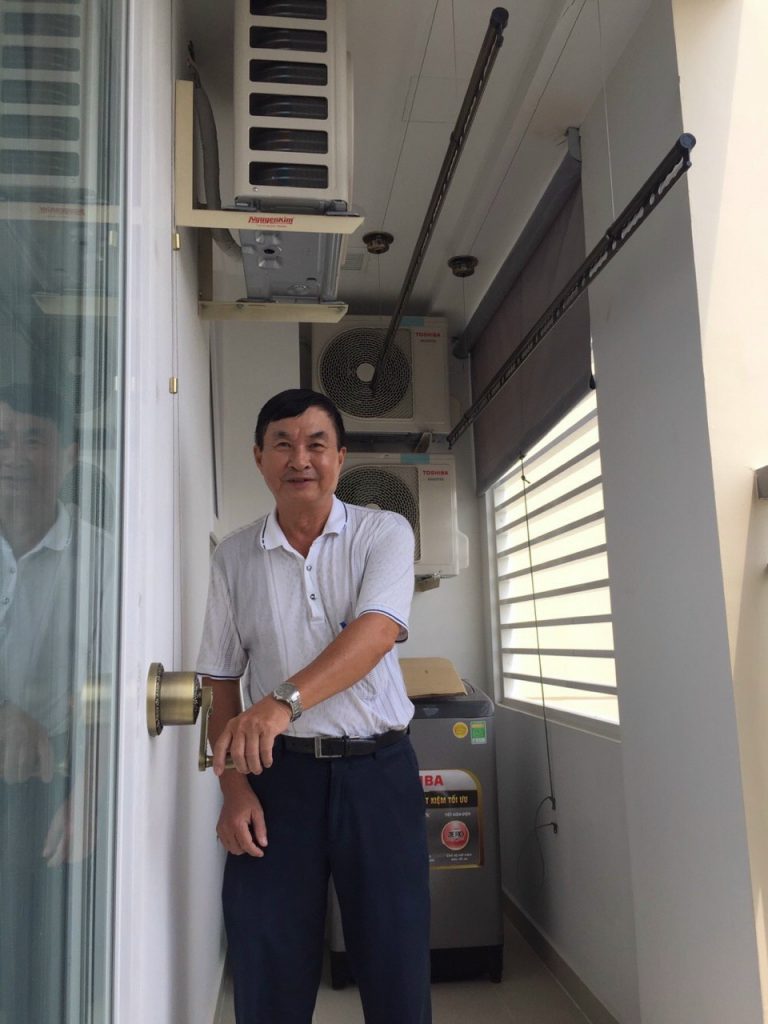 Demo cửa nhôm kính