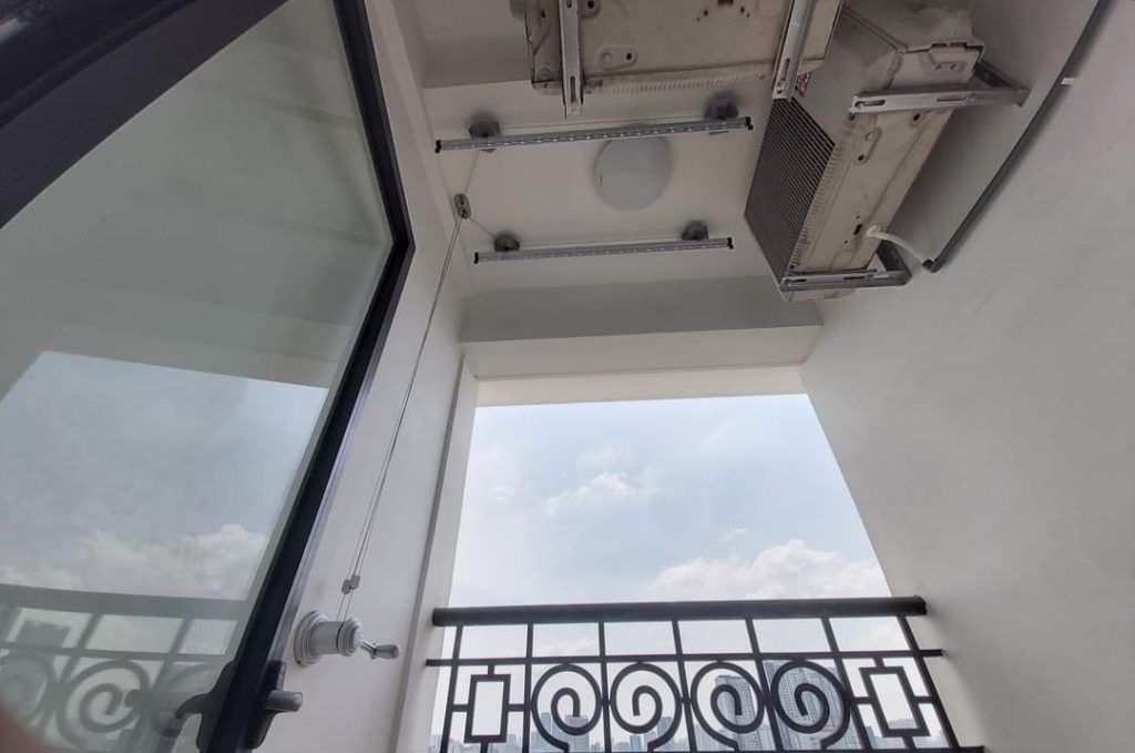 Demo cửa nhôm kính