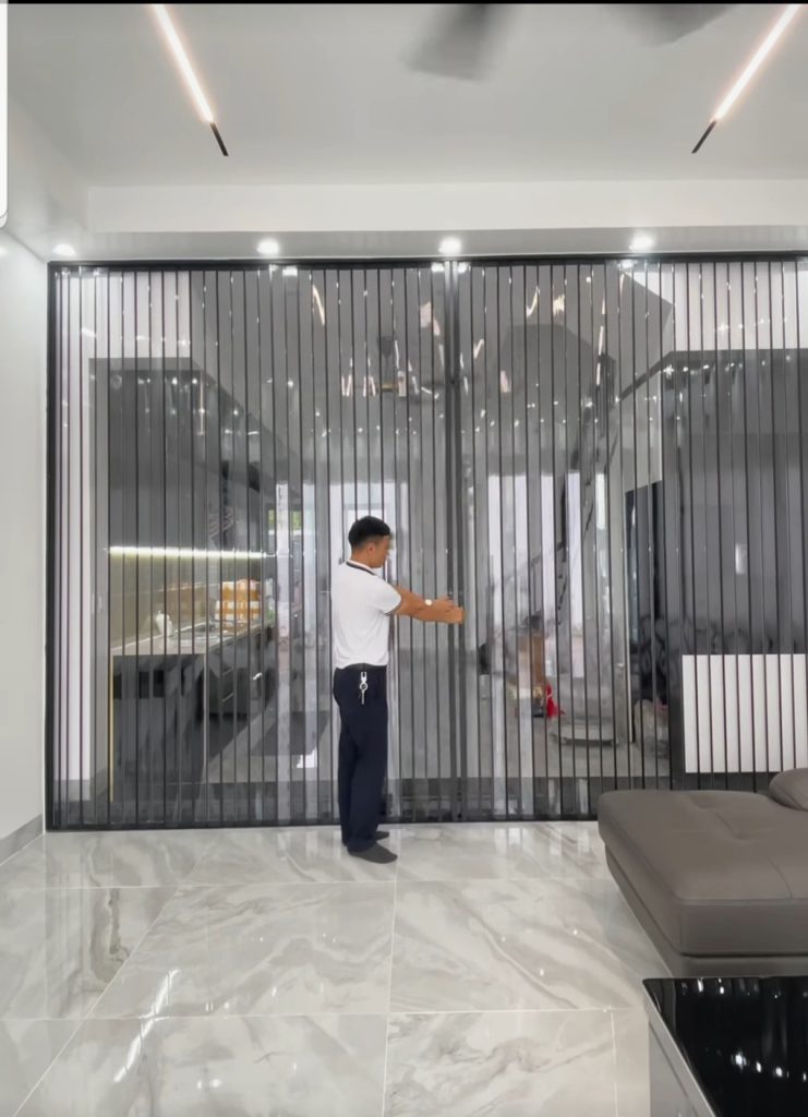 Demo cửa nhôm kính