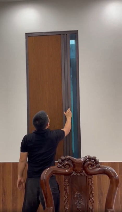 Demo cửa nhôm kính