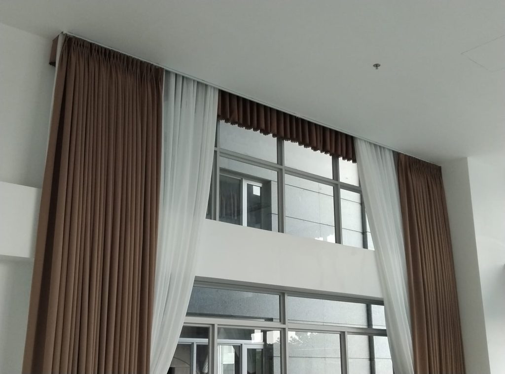 Demo cửa nhôm kính